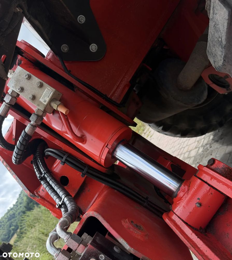 Manitou MRT2150+PRIVILEGE Ładowarka teleskopowa 4x4 ROTO 21metrów. 5 ton udźwig. Bez AdBLUE bez DPF. Maszyna jak Nowa z Norwegii 5300 mtg. 2015 rok. Obrót pełny. Zero luzów wycieków. Zadbana maszyna z Fermy Norweskiej. Silnik 160 Km. AUTEC zdalne sterowanie. Ani deka luzów czy wycieków. Opony jak Nowe. Pełny Oryginał. Niski przebieg. Stabilizatory. Zamki na tłokach. OKAZJA. Jest to model przystosowany do pracy z koszem. - 8