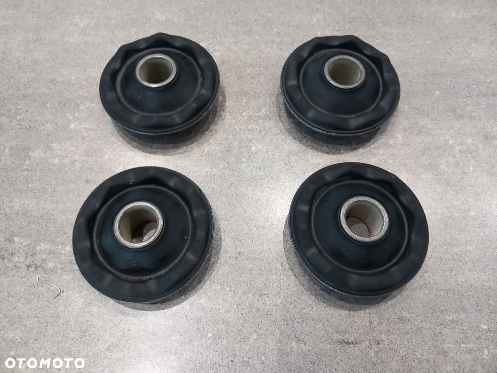 Silentblok wahacza - wkładka izolująca Ford 1656752 - 3