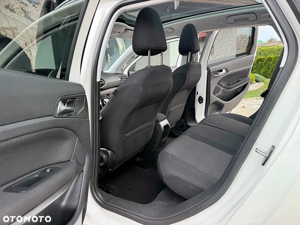 Peugeot 308 1.6 BlueHDi Allure S&S - 18