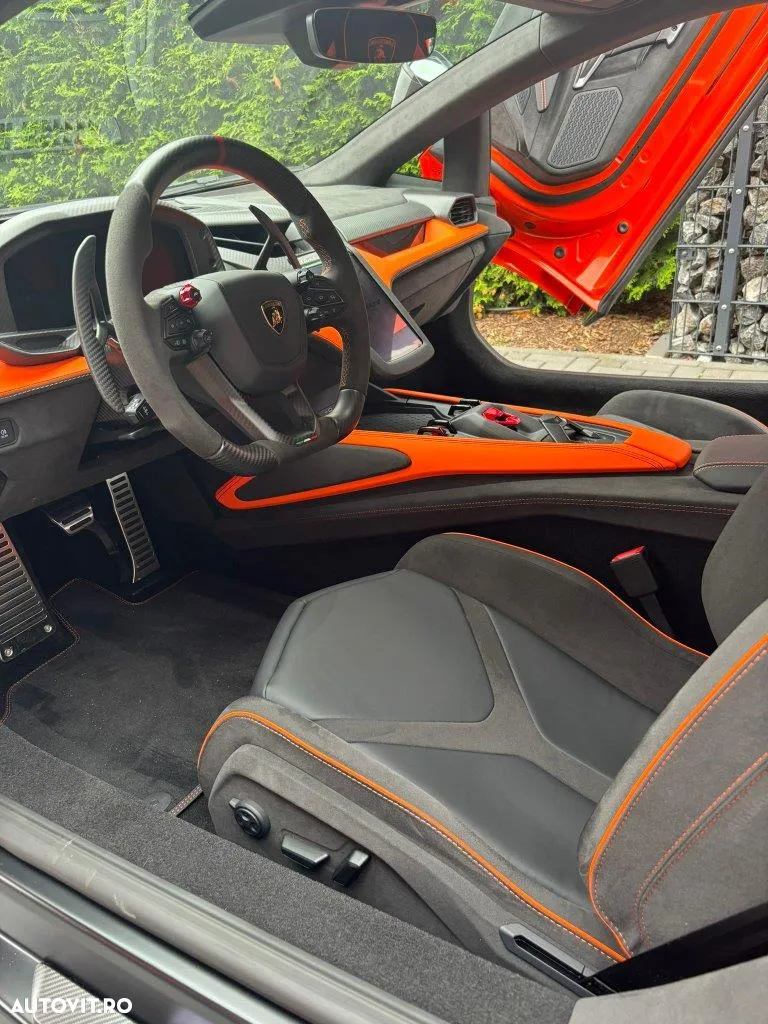 Lamborghini Revuelto - 8