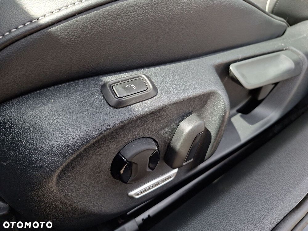 Volkswagen Passat - 12