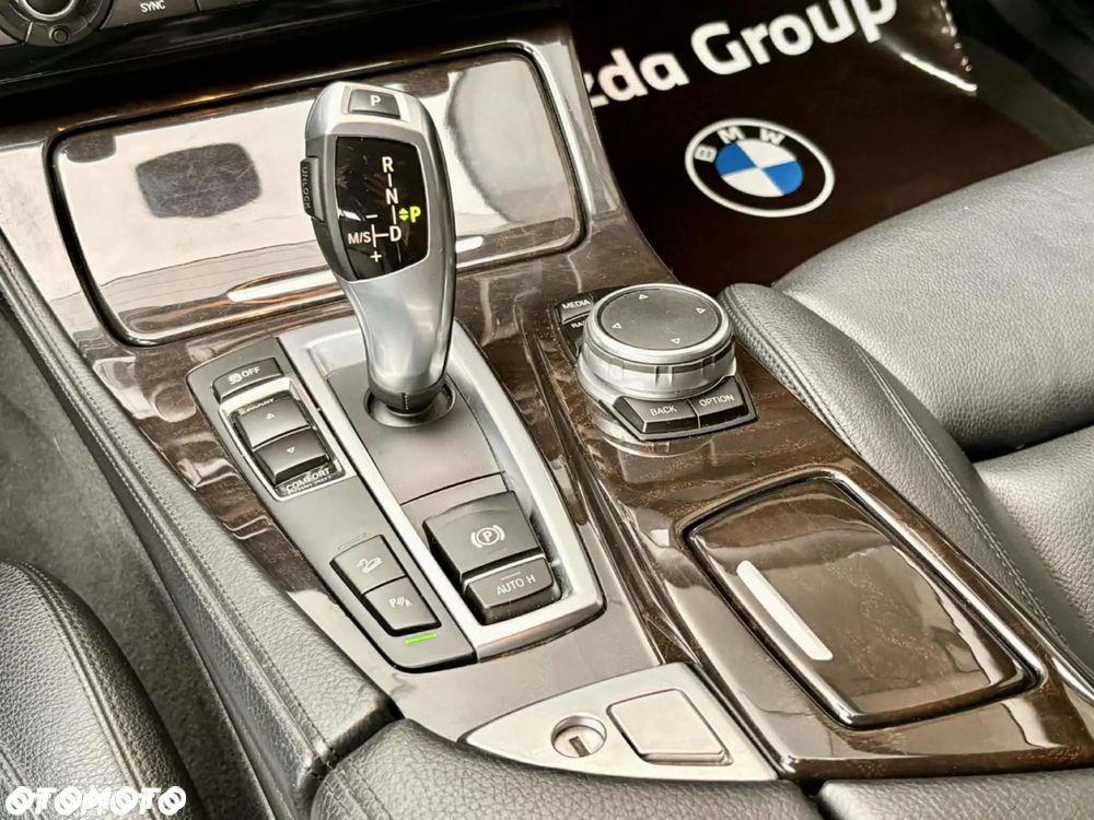 BMW Seria 5 525d xDrive - 9