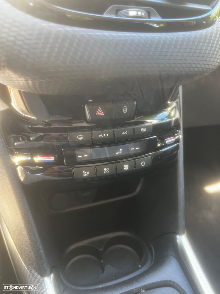 Peugeot 2008 1.2 PureTech Allure - 19