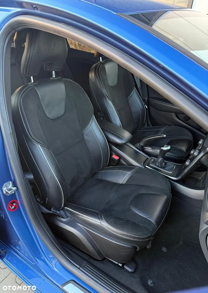 Volvo V40 D3 R-Design - 21