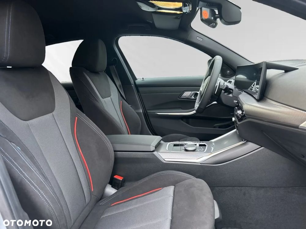 BMW Seria 3 320i xDrive M Sport - 17