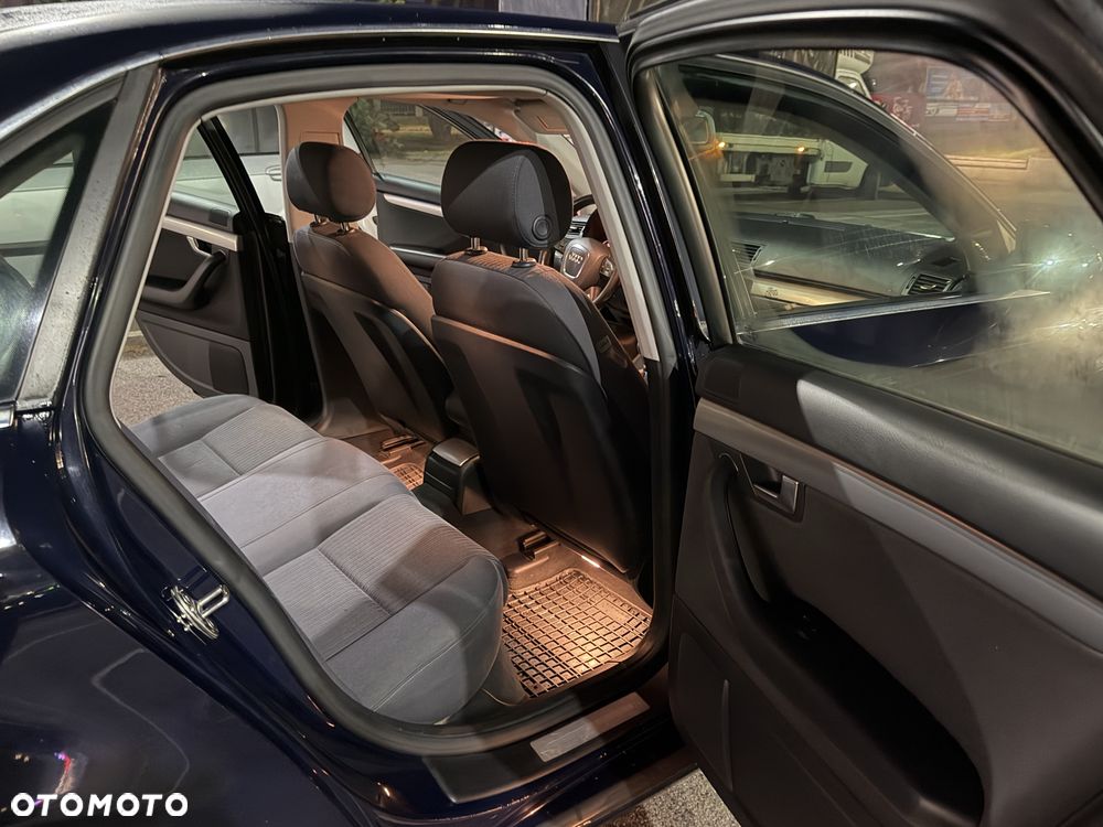 Audi A4 Limousine - 7