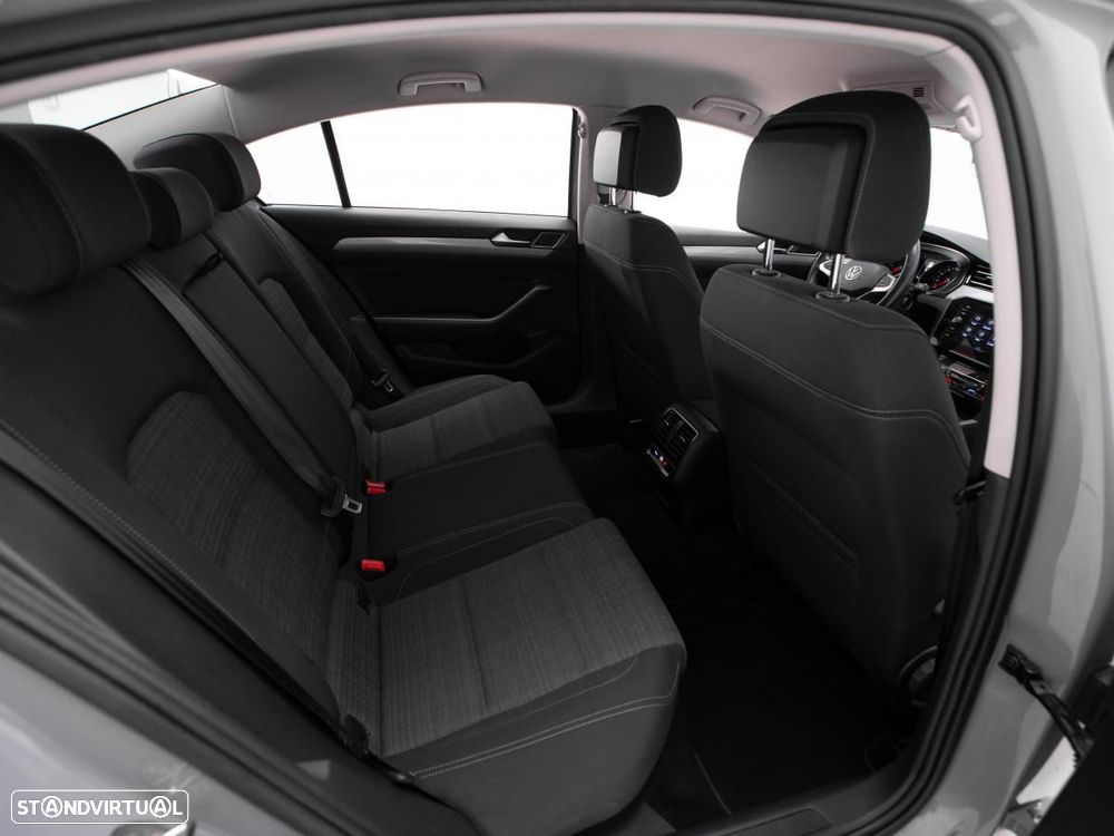 VW Passat 2.0 TDI Business DSG - 11