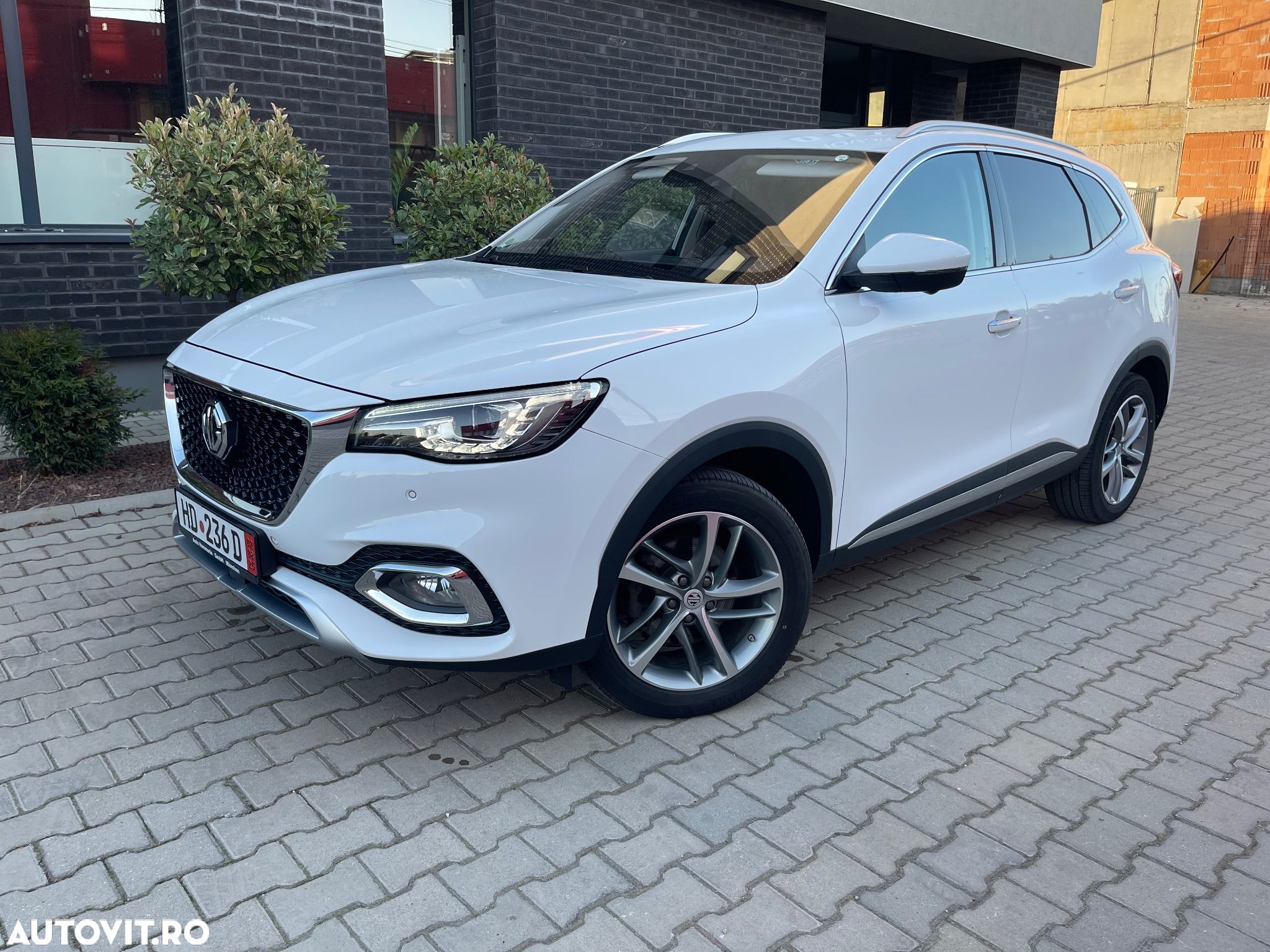 MG EHS 1.5T-GDI PHEV Luxury - 1