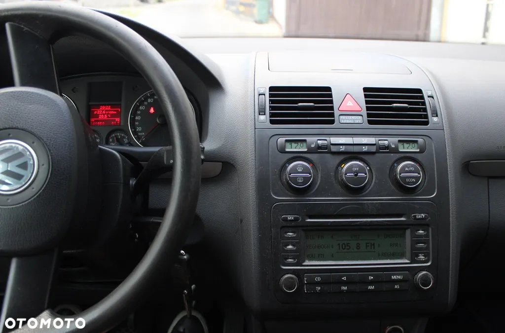 Volkswagen Touran - 12