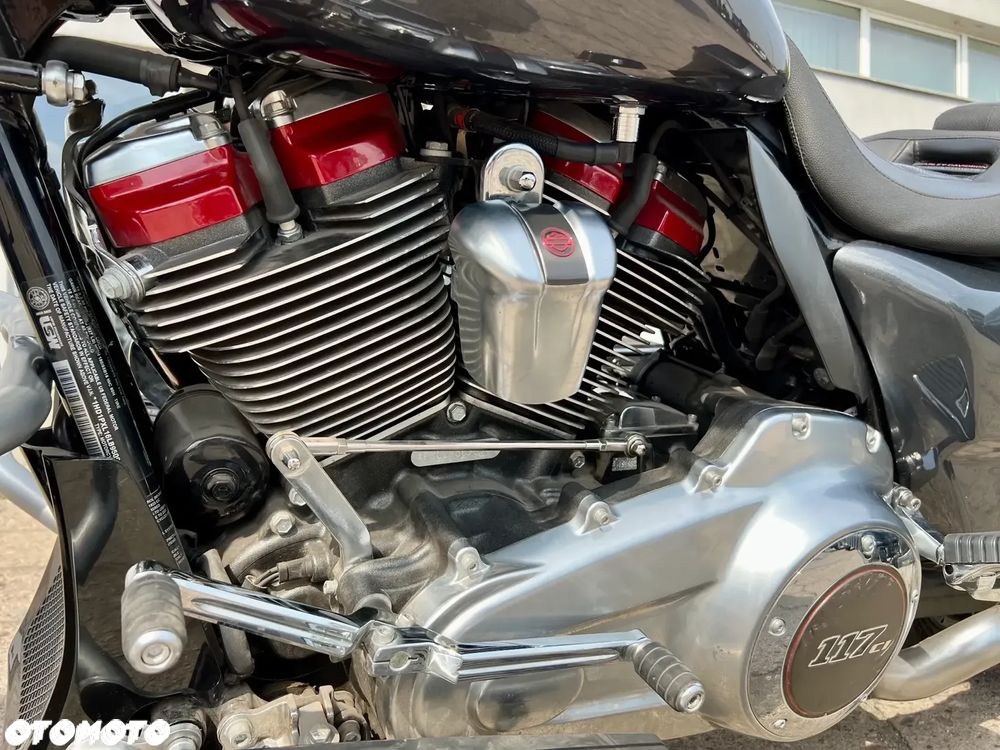 Harley-Davidson CVO Street Glide - 16