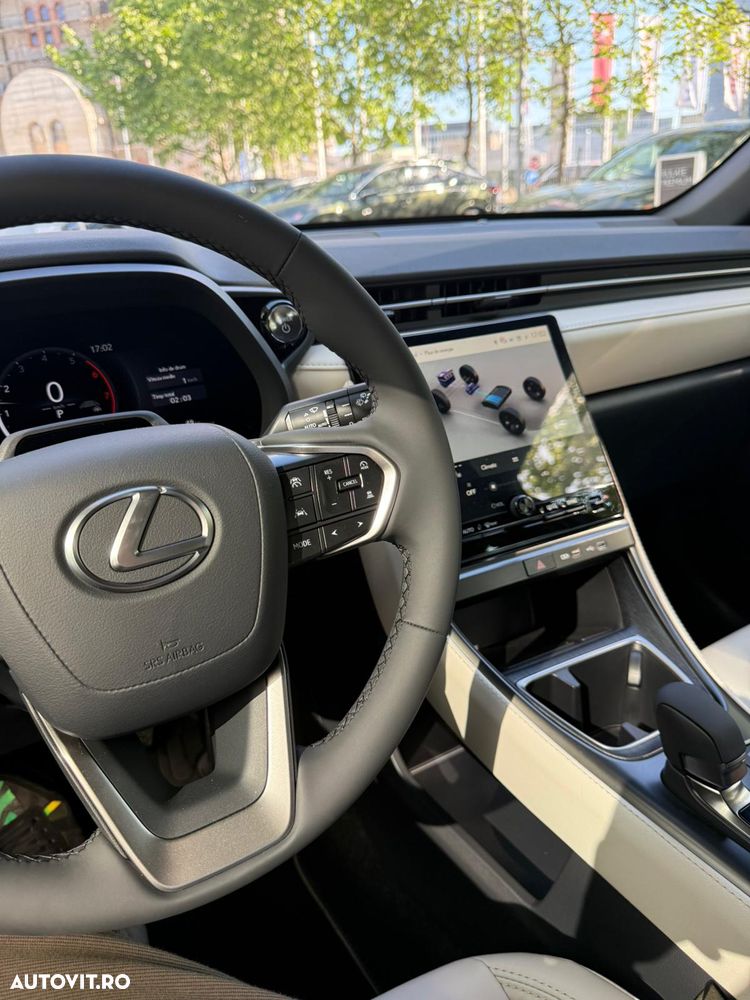 Lexus LBX - 9