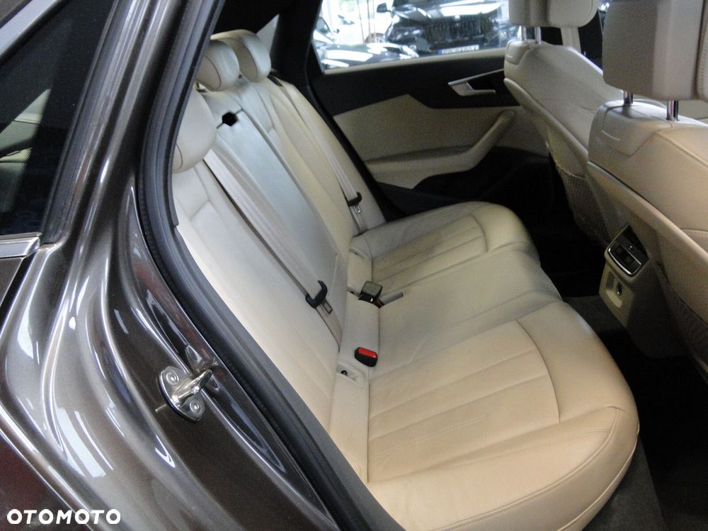 Audi A4 Limousine - 11