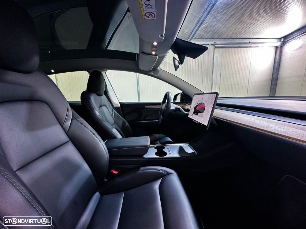 Tesla Model Y Performance Dual Motor AWD - 21