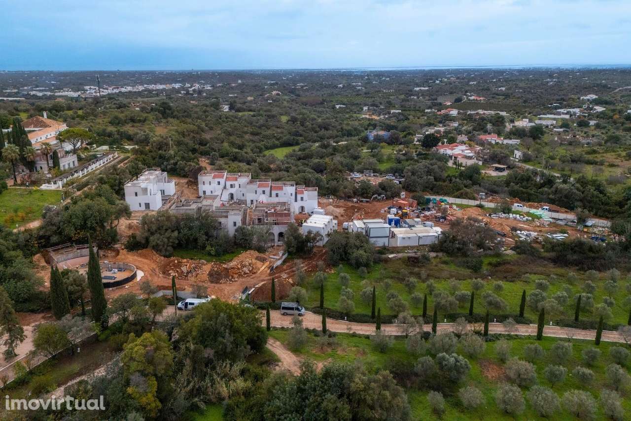 Terreno rústico com 45.941m2, junto ao Hotel Vila Monte em Moncarapach - Grande imagem: 3/20