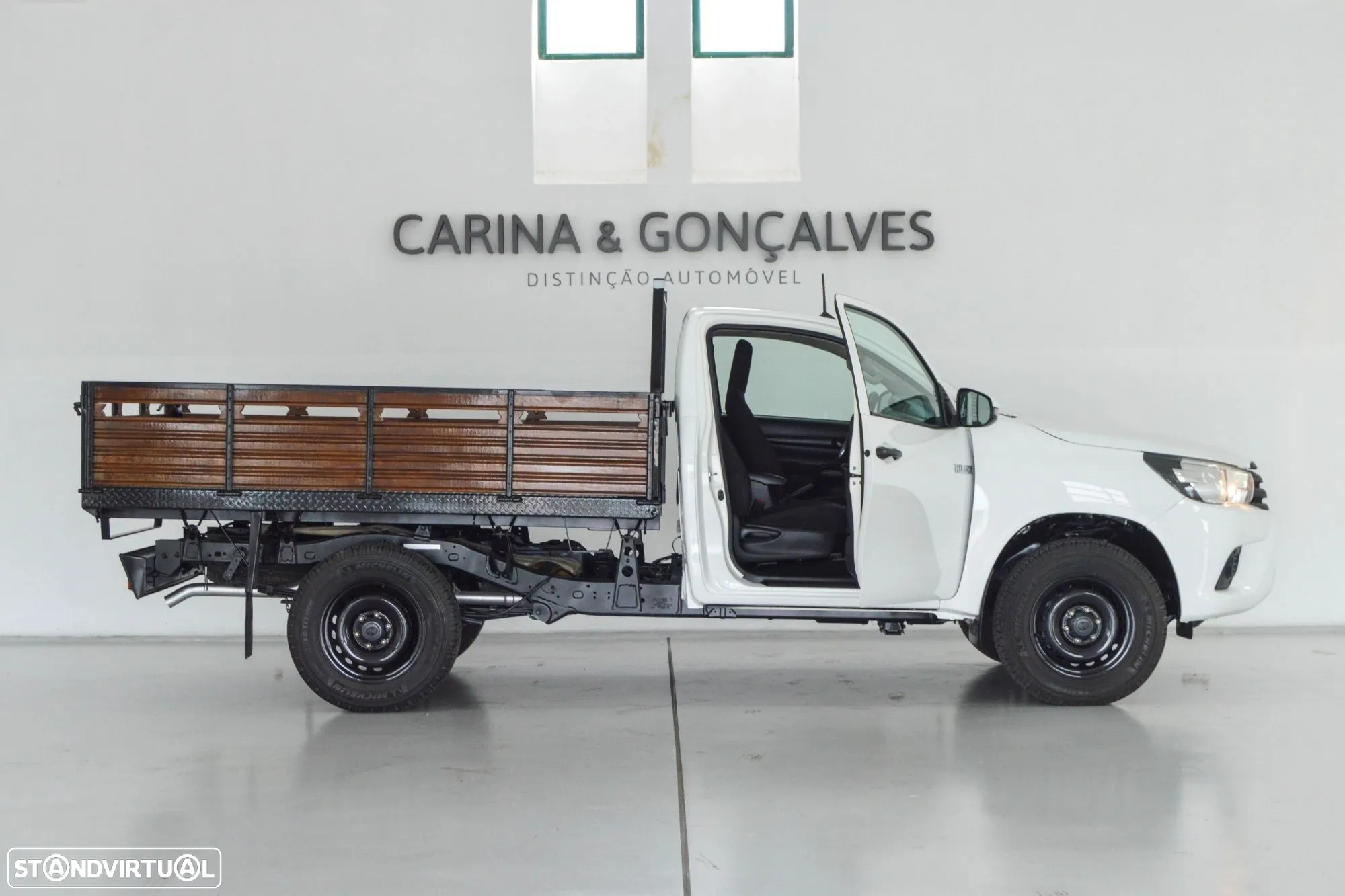Toyota Hilux 2.4 D-4D 4X2 Cabine Simples 2L - 22
