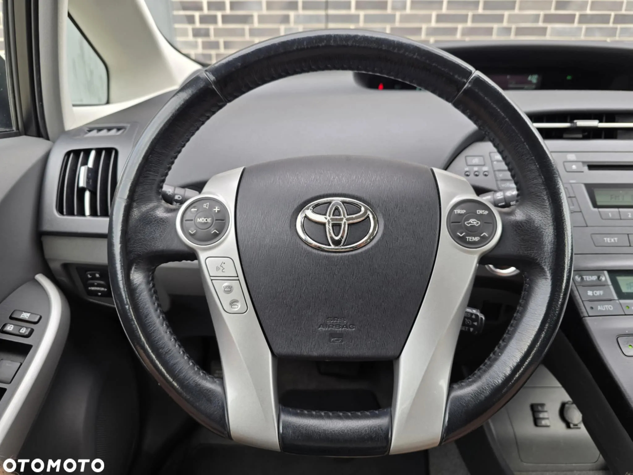 Toyota Prius (Hybrid) Executive - 32