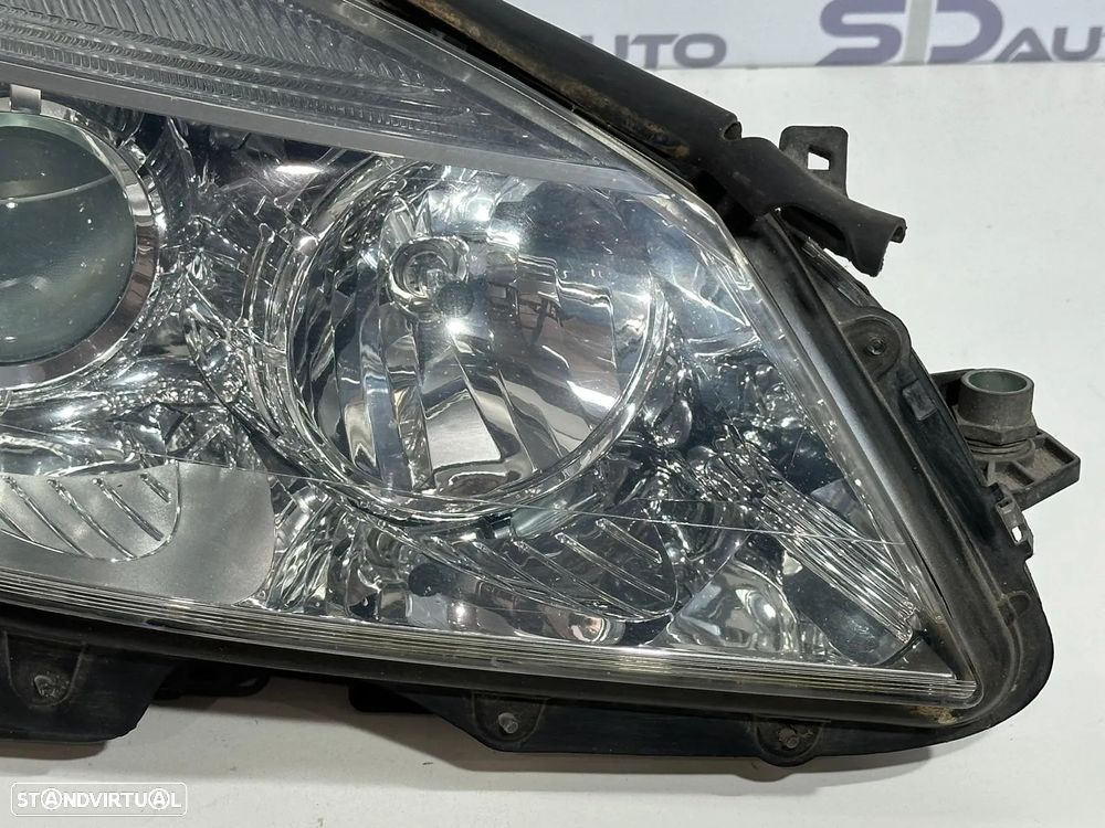 Farol Direito / Esquerdo - Mercedes C (W204) - 3