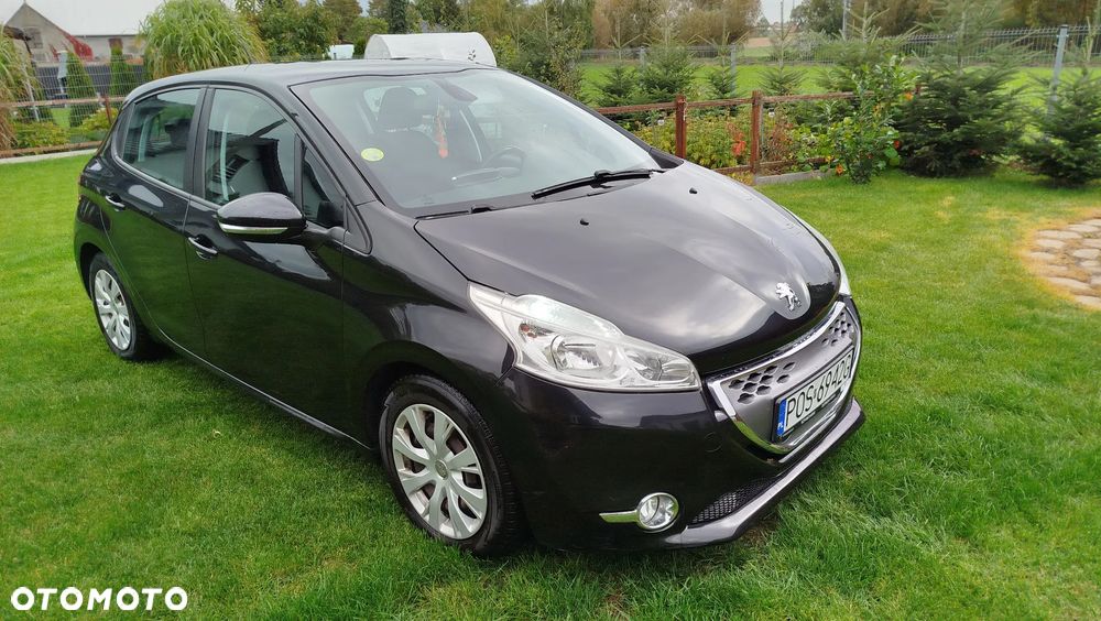 Peugeot 208 - 1