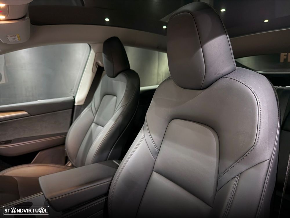 Tesla Model Y Long Range Dual Motor AWD - 18