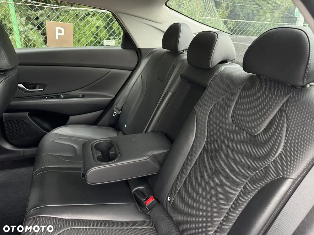 Hyundai Elantra 1.6 Executive CVT - 25