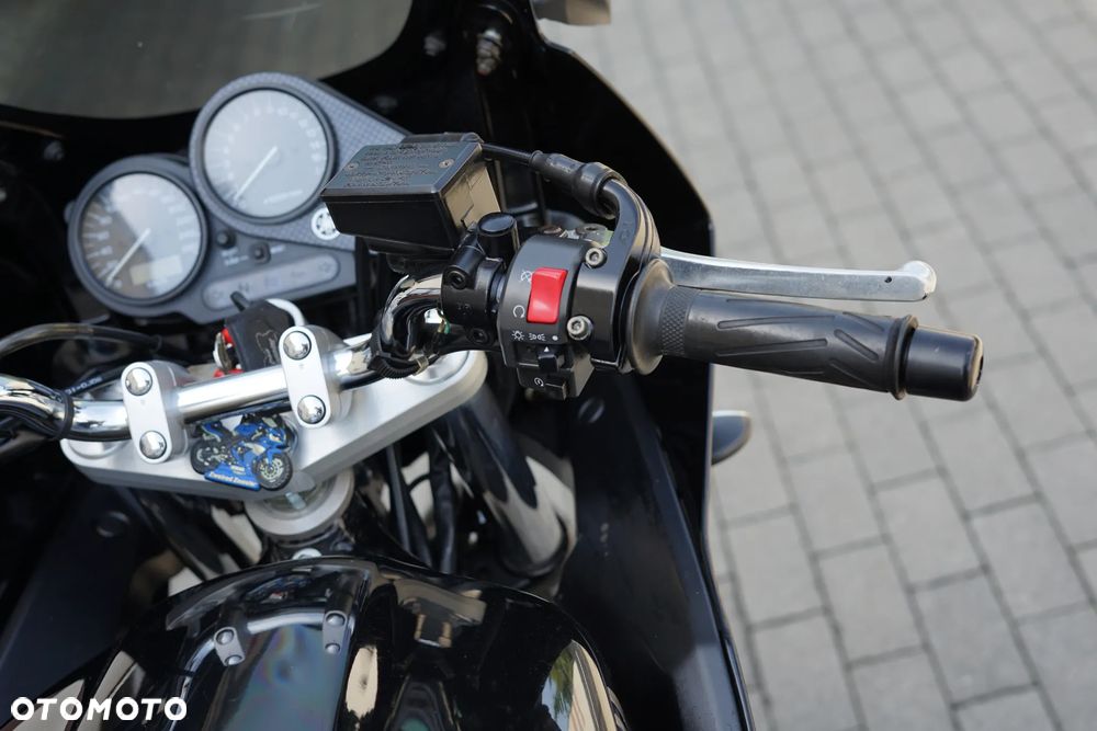 Yamaha FZS - 16