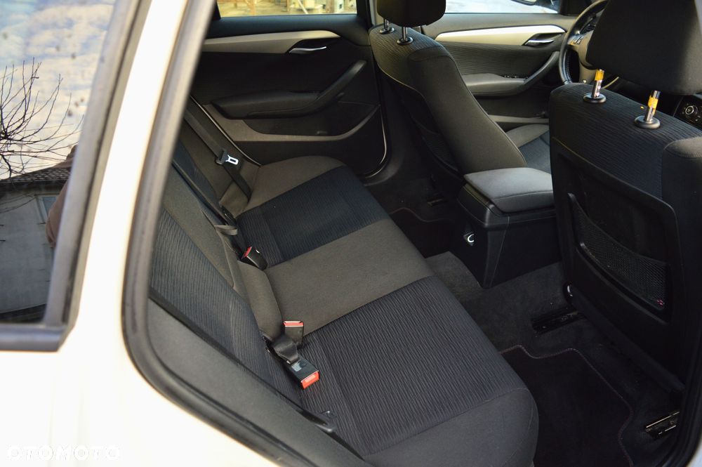 BMW X1 sDrive18d xLine - 16