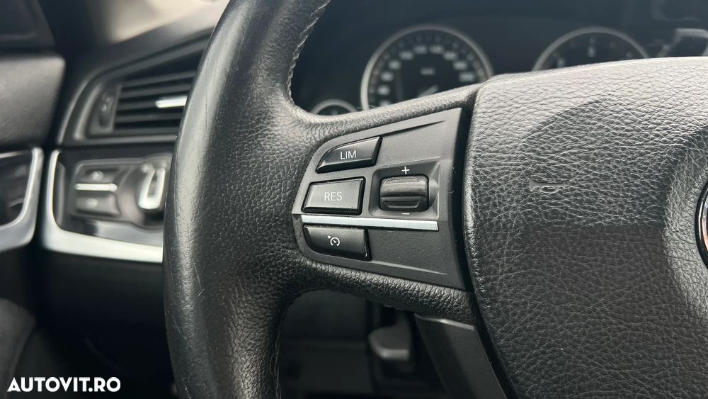 BMW Seria 5 525d xDrive - 14