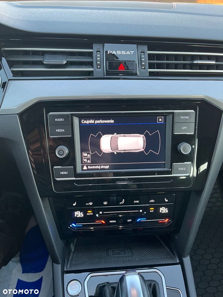 Volkswagen Passat - 16