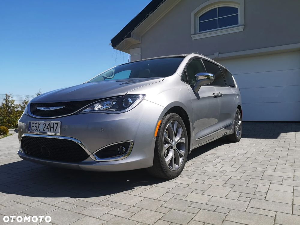 Chrysler Pacifica - 1