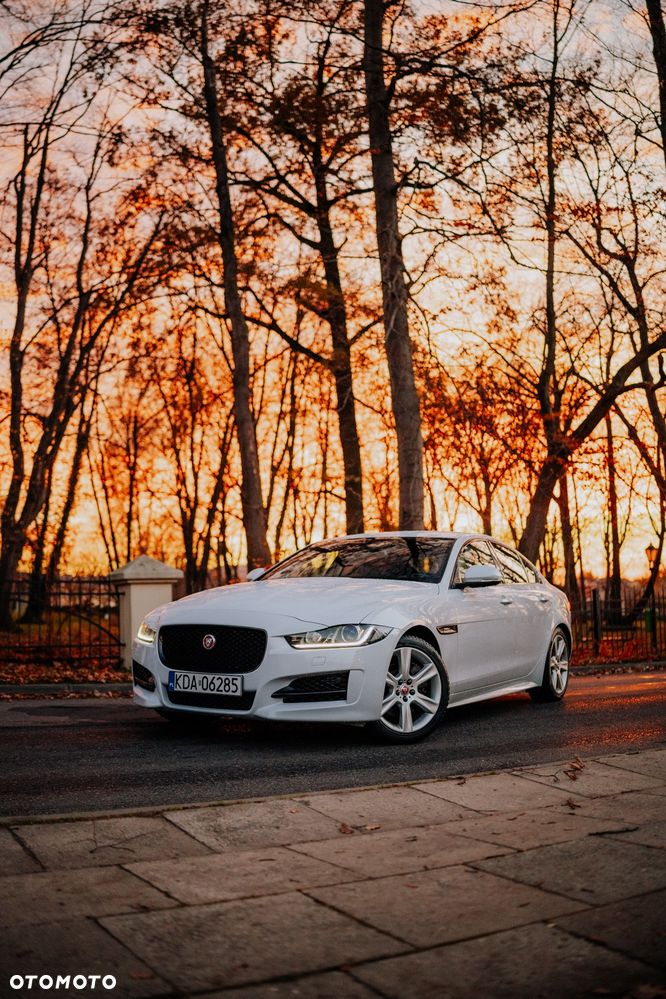 Jaguar XE 2.0 D AWD R-Sport - 10