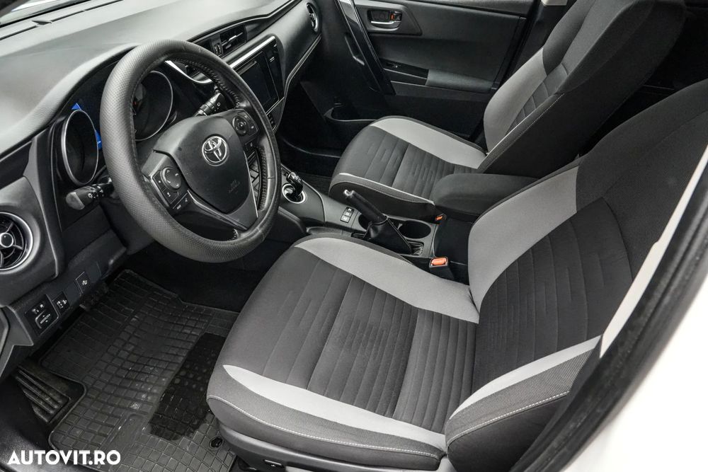 Toyota Auris 1.8 L VVT-i Sol + - 11