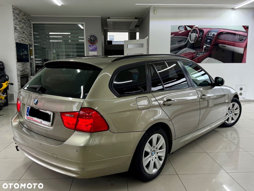 BMW 3 Series 2010 photo 3