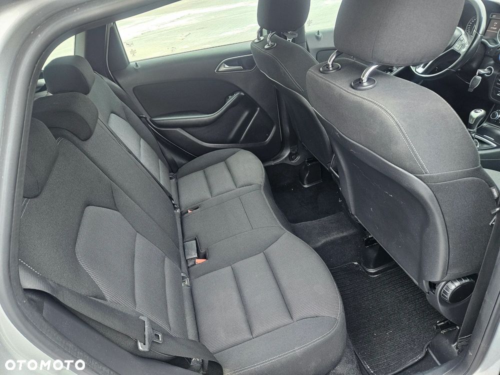 Mercedes-Benz Klasa B 180 (BlueEFFICIENCY) - 14