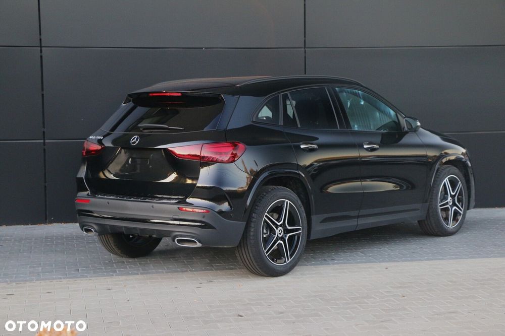 Mercedes-Benz GLA - 7
