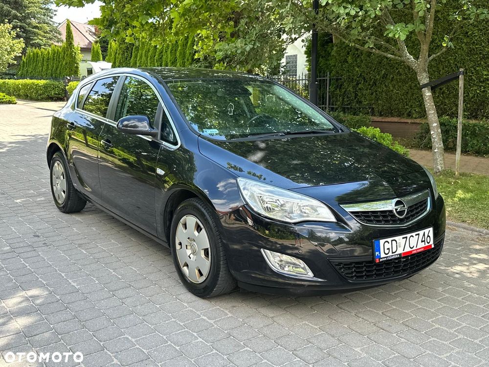 Opel Astra 1.6 Design Edition - 1