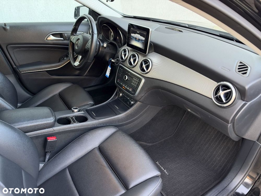 Mercedes-Benz GLA 180 7G-DCT Style - 25