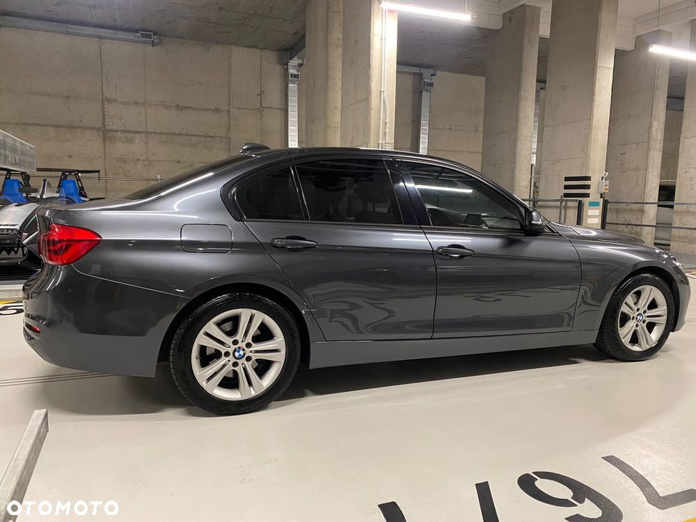 BMW Seria 3 328i Sport Line - 10