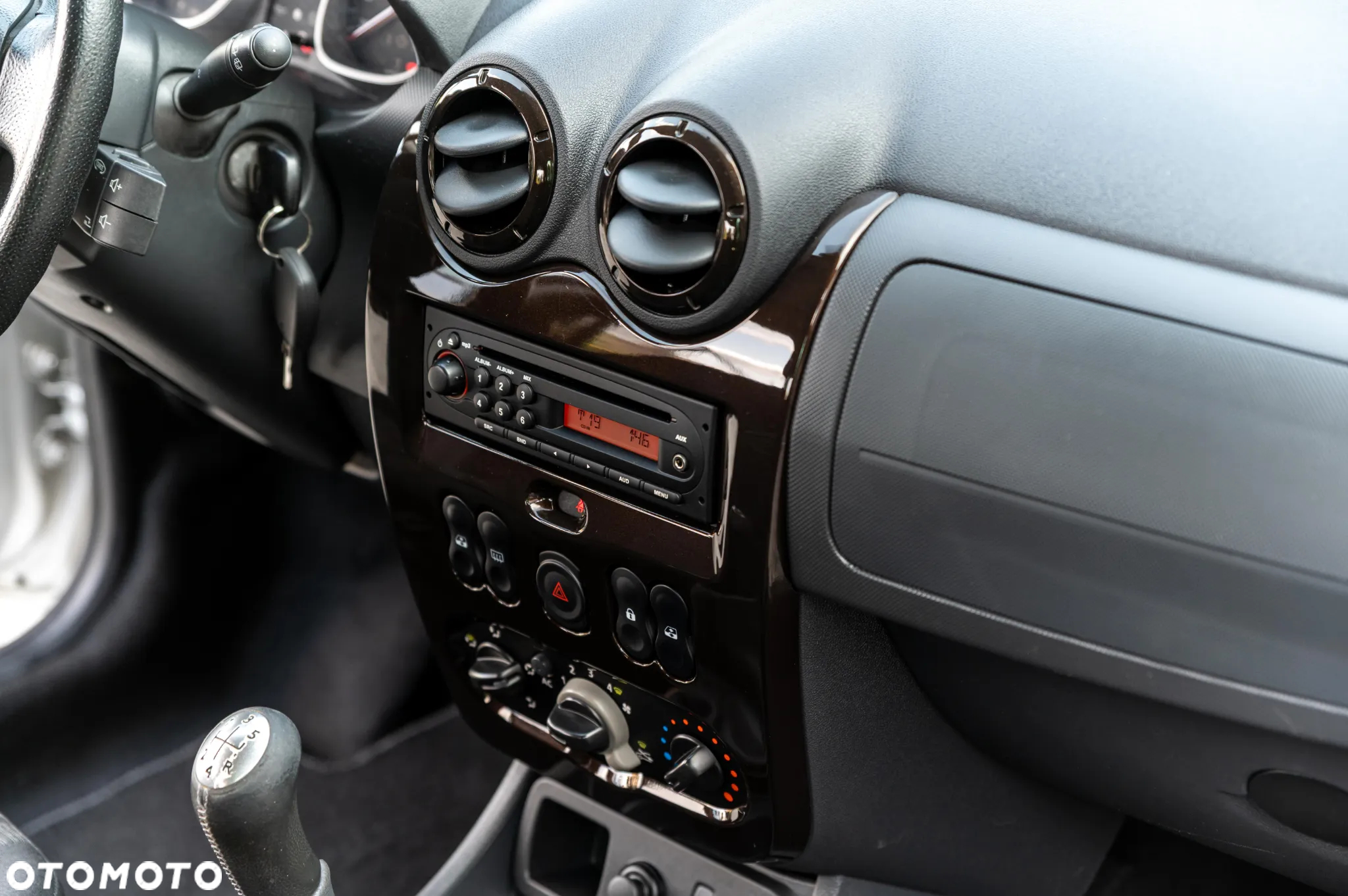 Dacia Duster 1.6 16V 4x2 Prestige - 29