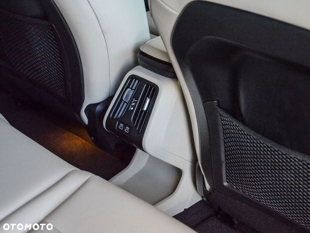 BMW iX2 xDrive30 66.5kWh M Sport - 25