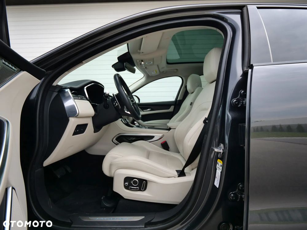 Jaguar F-Pace 2.0 i4P AWD R-Sport - 35