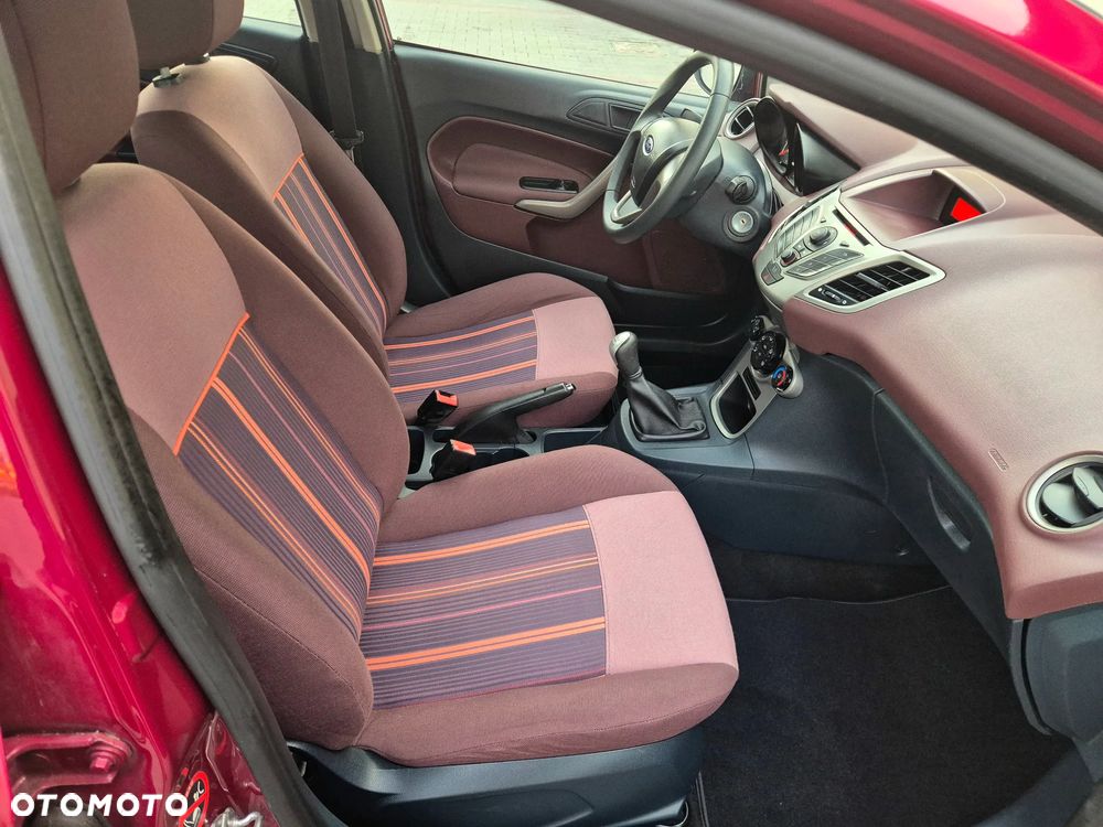 Ford Fiesta 1.25 Celebration - 27