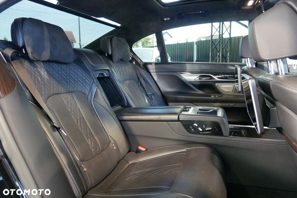 BMW Seria 7 750Li xDrive - 15
