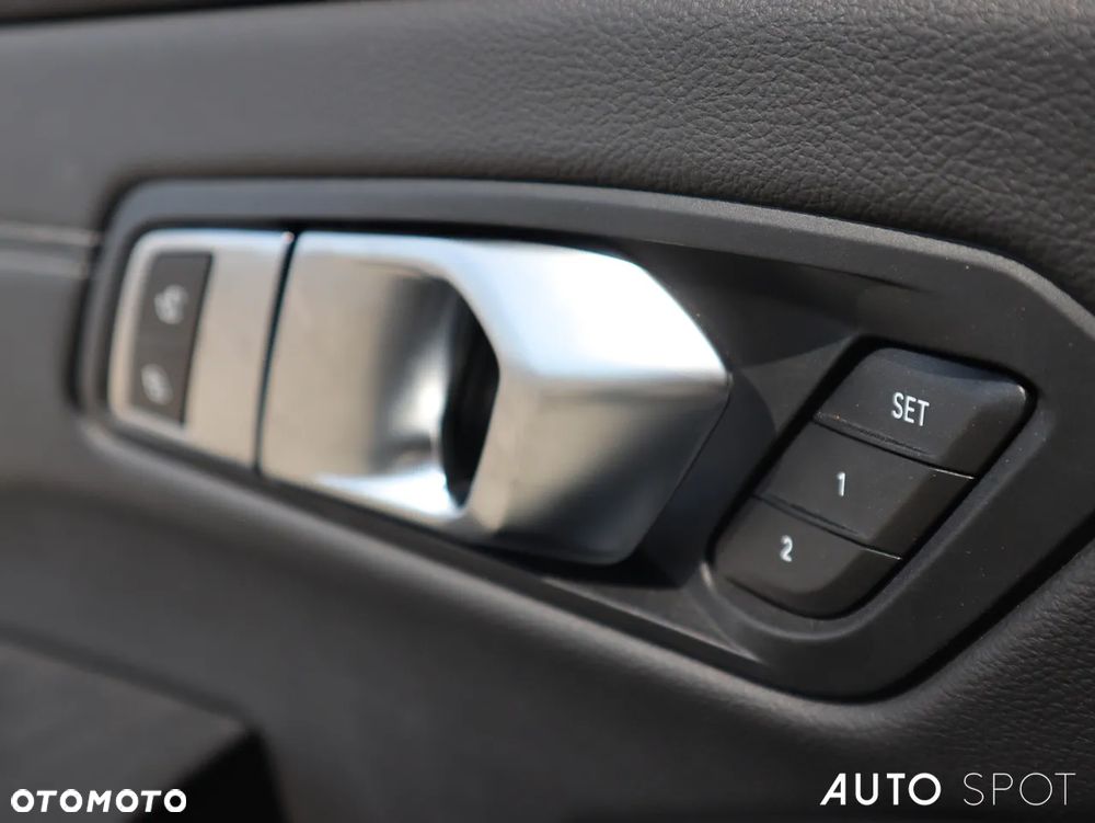 BMW Seria 3 320d xDrive M Sport - 16