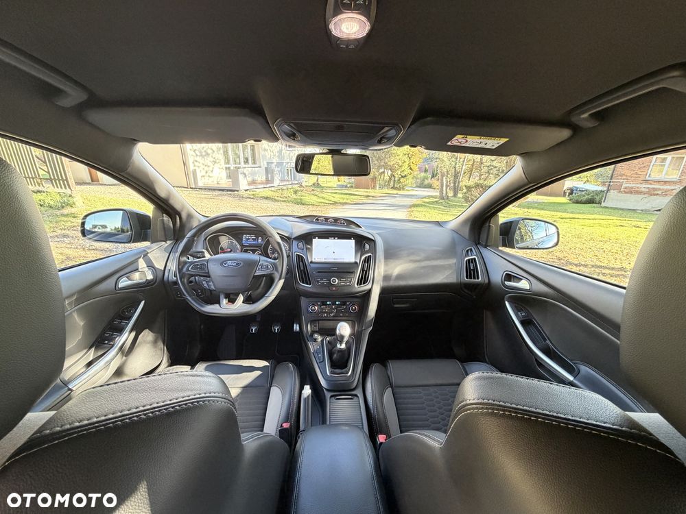 Ford Focus 2.0 EcoBoost ST mit Leder-Sport-Paket - 19