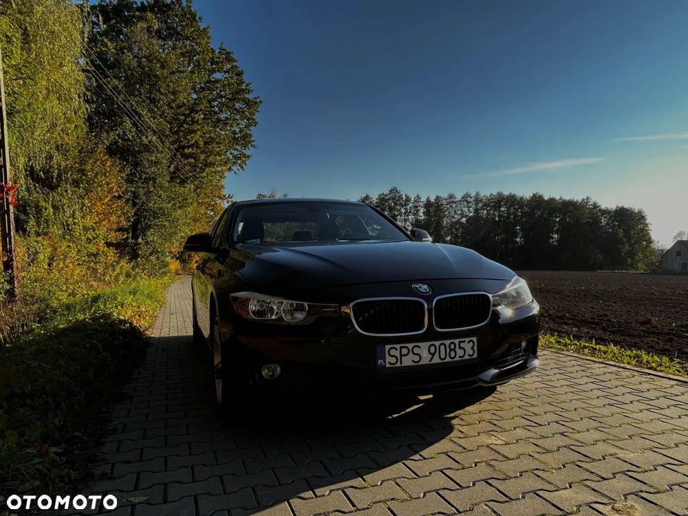 BMW Seria 3 328i xDrive Luxury Line - 4