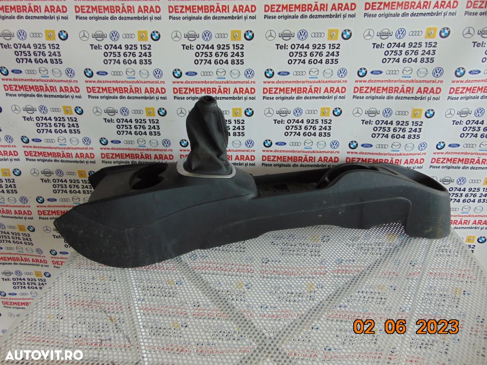 Consola centrala Toyota Yaris 2011-2019 suport pahare central ornament yaris 3 dezmembrez yaris p13 - 1