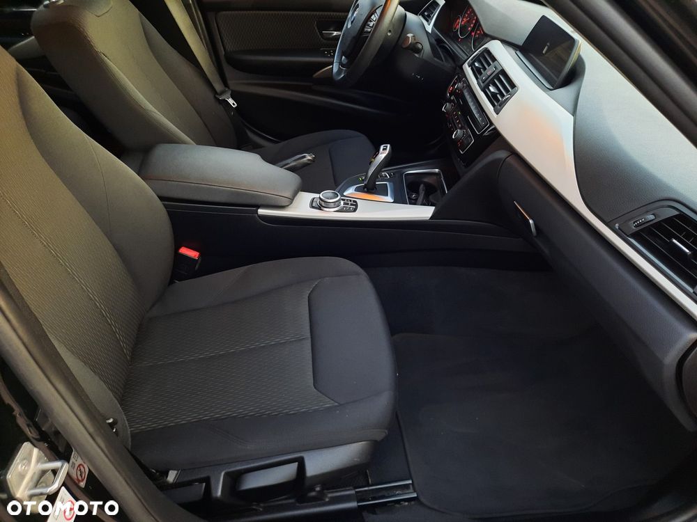 BMW Seria 3 318i Edition Luxury Line Purity - 24