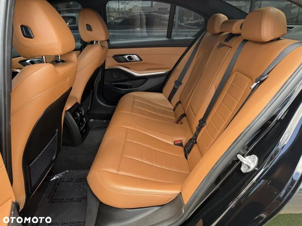 BMW Seria 3 330i xDrive M Sport - 20
