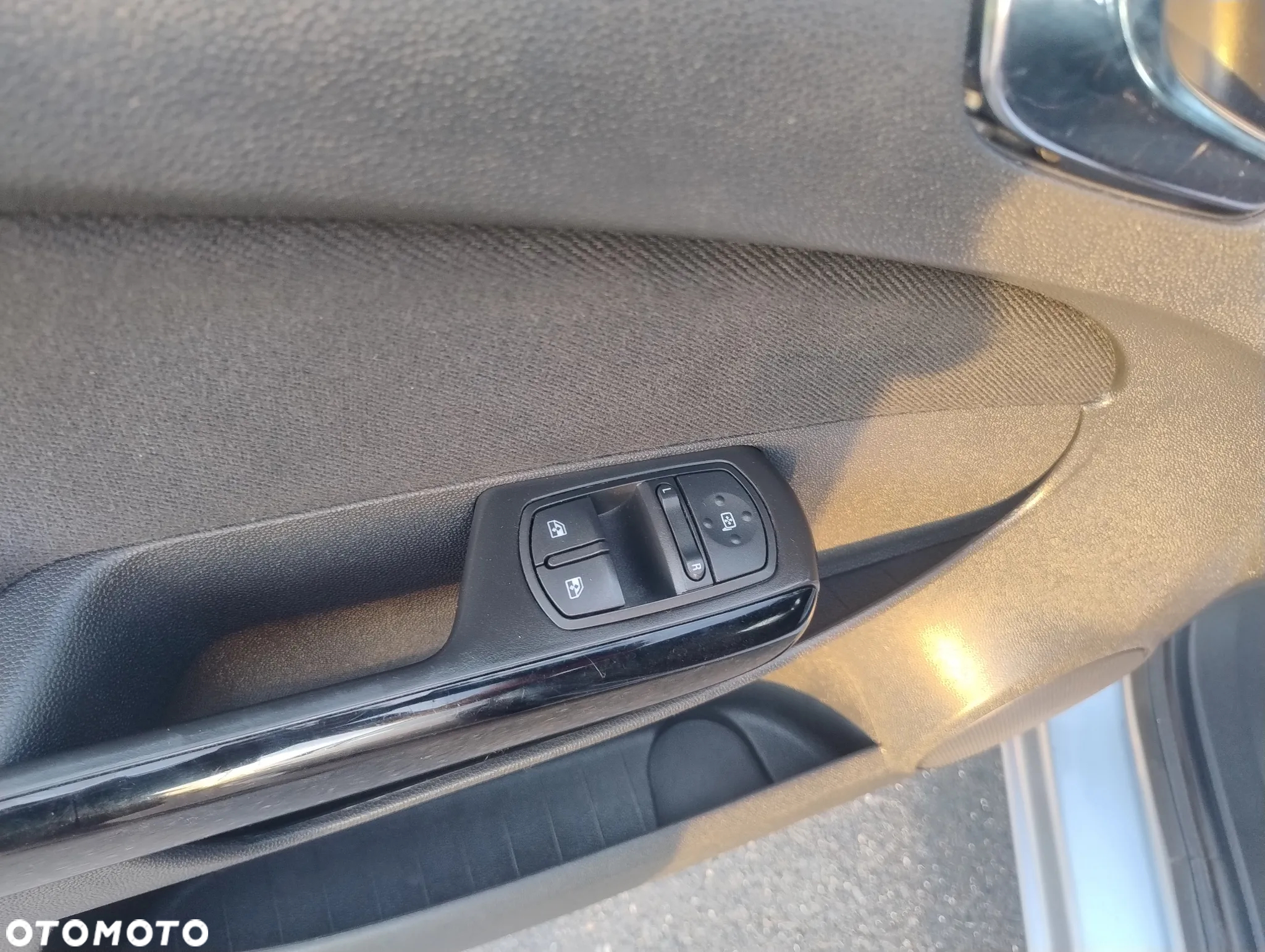 Opel Corsa 1.2 16V Cosmo - 23