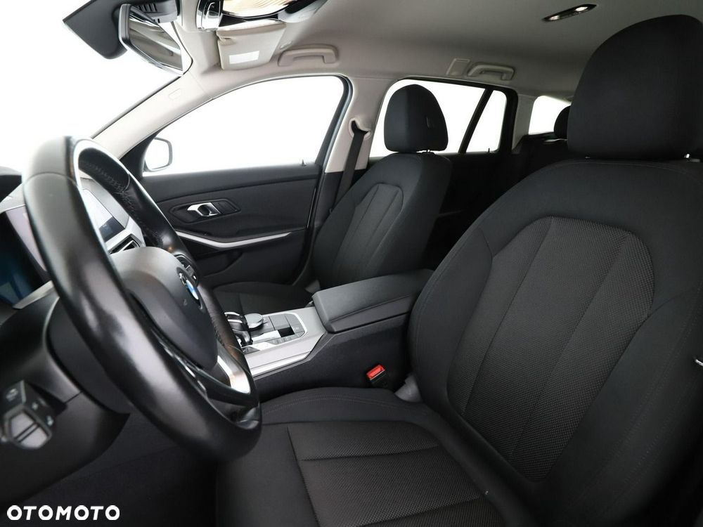 BMW Seria 3 318d MHEV Advantage - 14